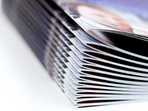 Brochures piquees a cheval